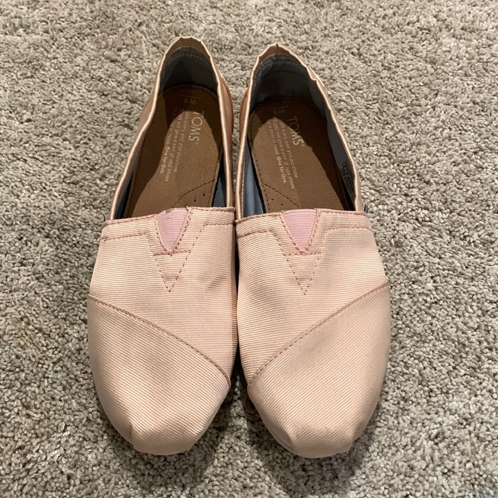 Tom’s size 8 shoes